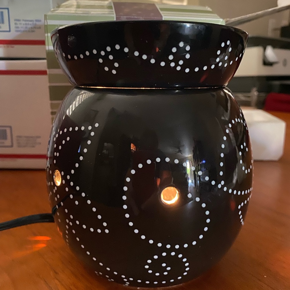 SCENTSY Black Ceramic Electric Wax Warmer